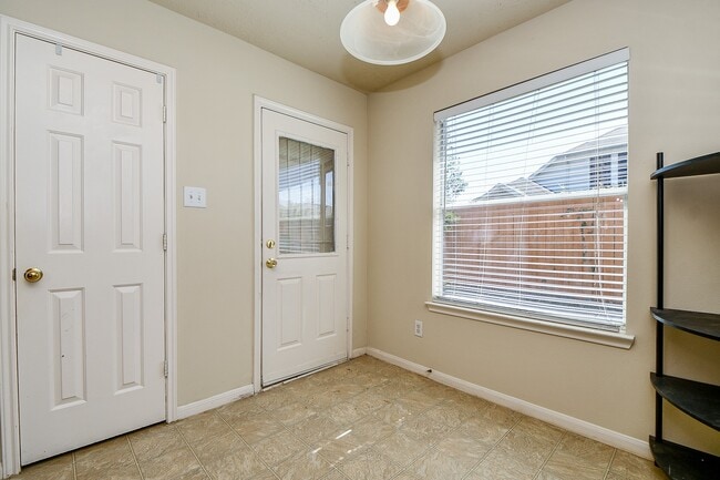 Building Photo - 13979 Maximos Dr