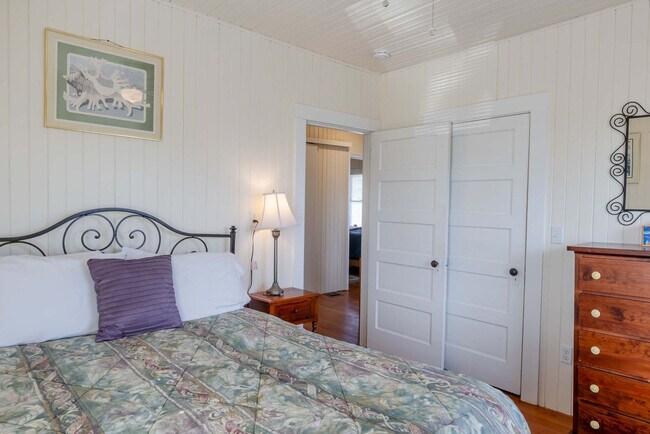 Building Photo - 640 S Columbia St