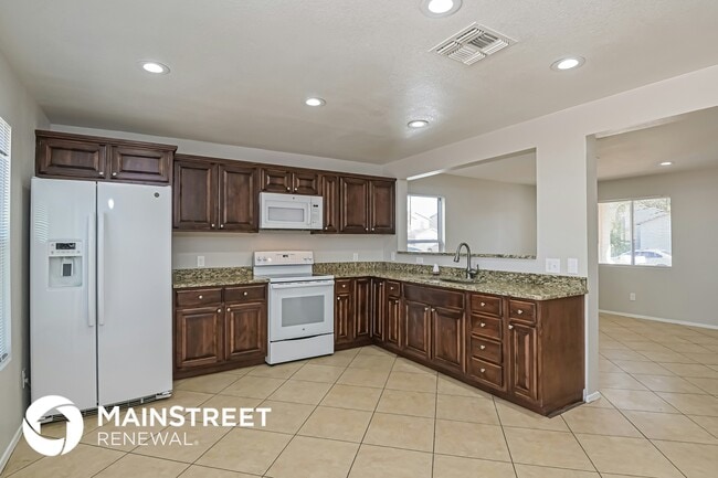 Building Photo - 5632 S Vine Ave