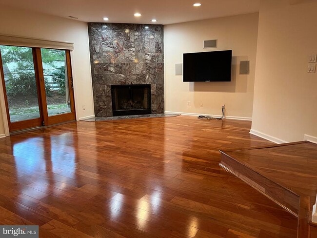 Building Photo - 1710 Chanticleer