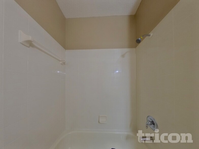 Building Photo - 9723 Riverchase Dr