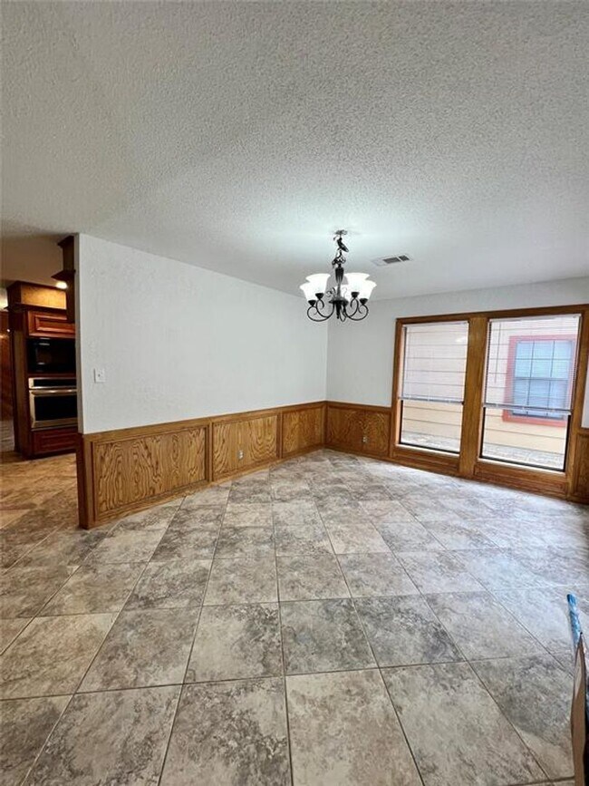 Building Photo - Prestigious Linwood Acres / .44 acres / Rockdale, TX / Swimming Pool