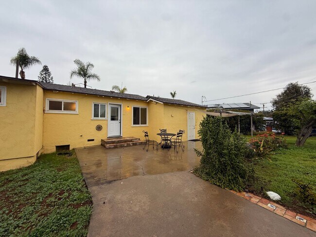 Building Photo - Charming 2BR/1BA home available in La Mesa with Large backyard!