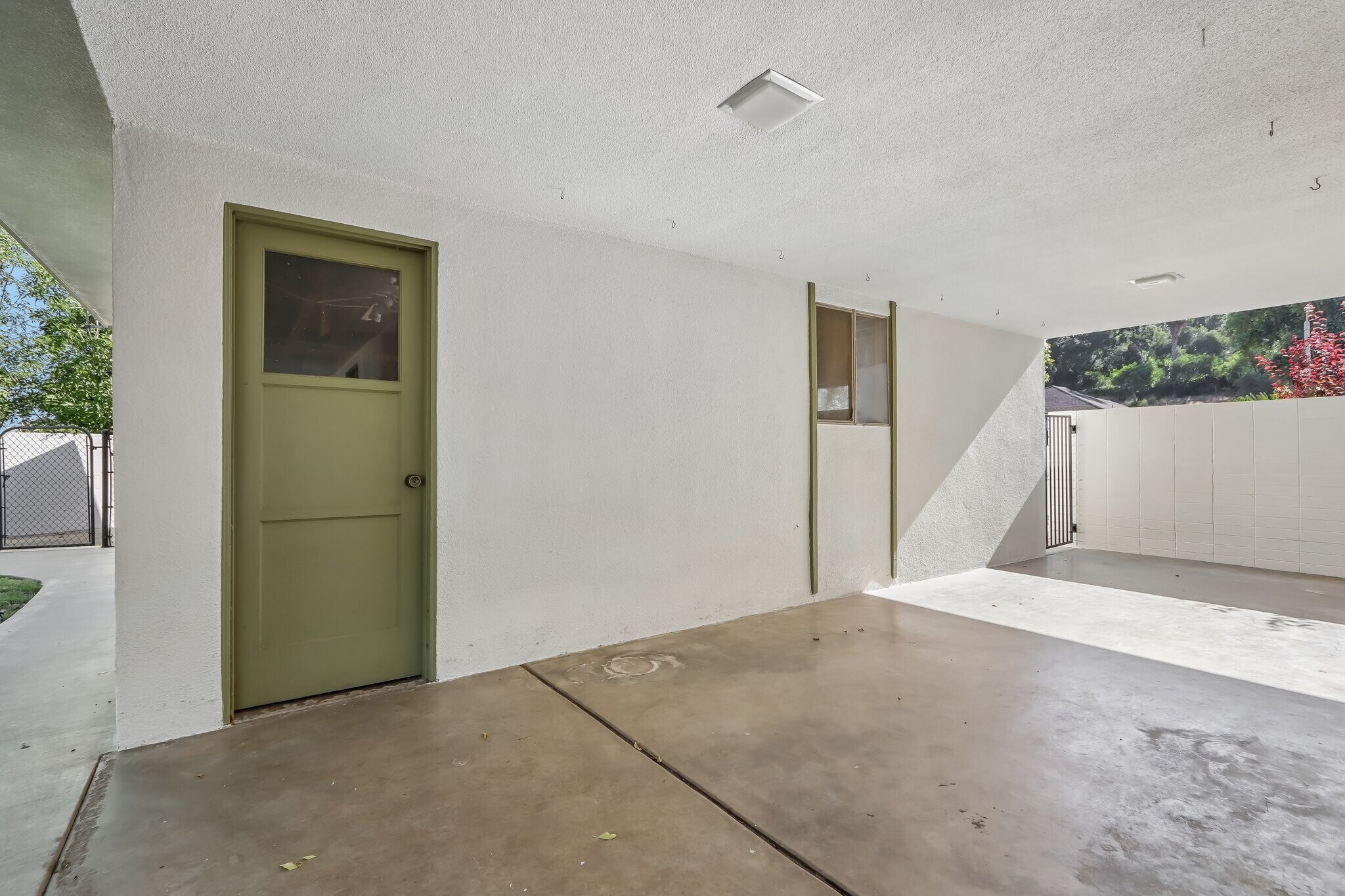 Building Photo - 1184 Lyndhurst Dr