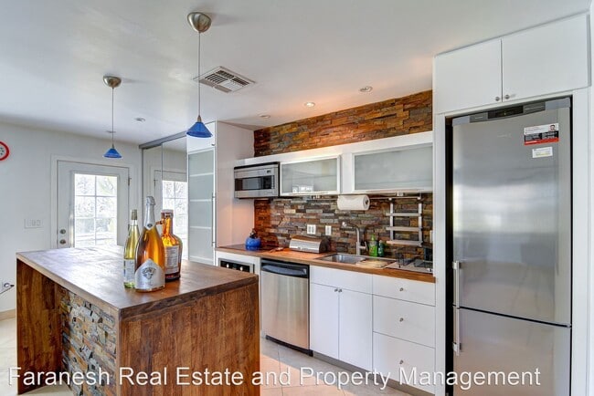 Building Photo - 1 br, 1 bath House - 668 Tam O Shanter
