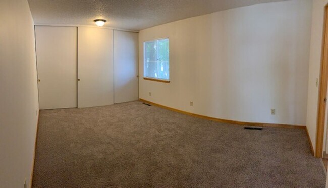 Building Photo - 1152