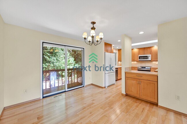 Building Photo - Beautiful 6-Bedroom Home on a Quiet Cul-de...