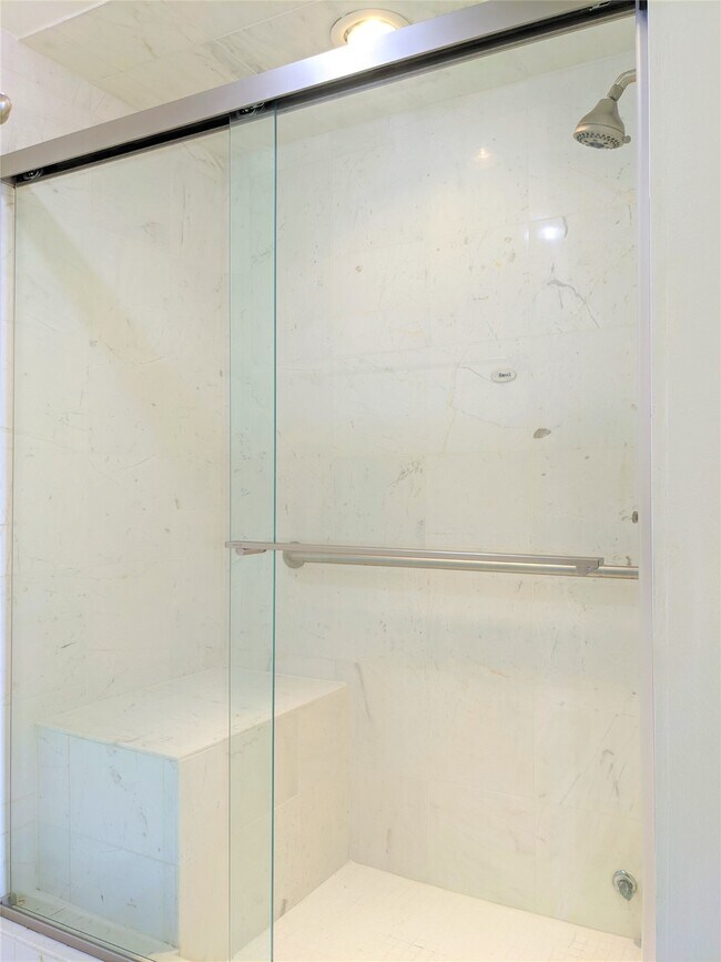 Building Photo - 5001 Woodway Dr