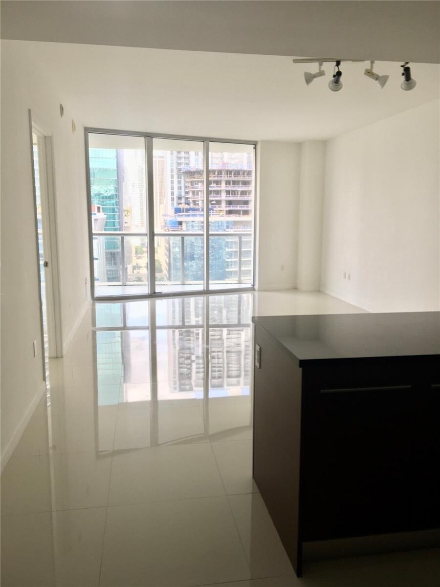 Building Photo - 475 Brickell Ave
