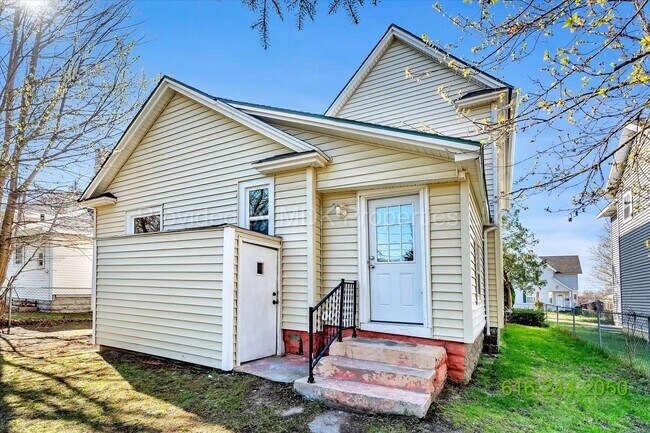 Building Photo - STUNNING REMODEL!!! Extremely Spacious 3 Bedroom (Extra Room) Home!! SECTION 8 APPROVED! (Handica...
