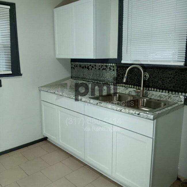 Building Photo - 1619 S Randolph St