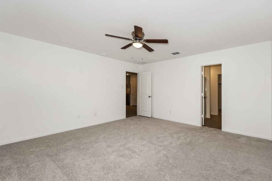 Building Photo - 2221 La Vis Ln