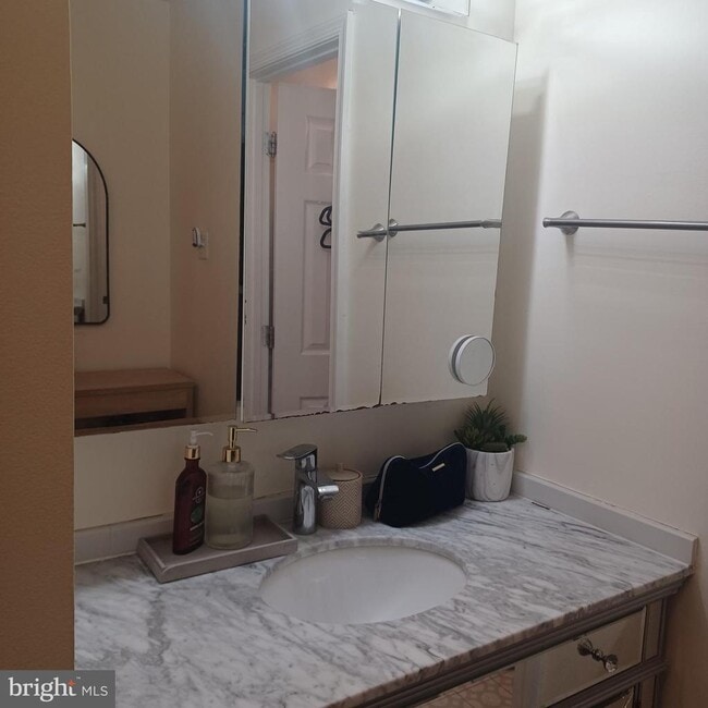 Building Photo - 3705 S George Mason Dr