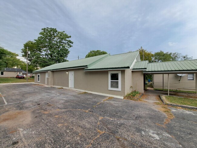 Primary Photo - 1306 Iowa Ave