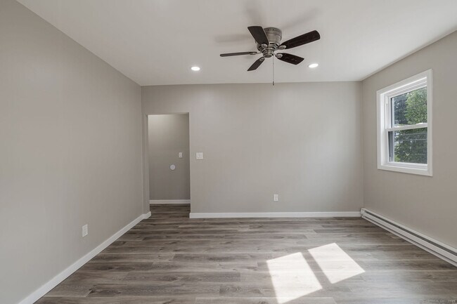 Building Photo - 121 Hillview Ave