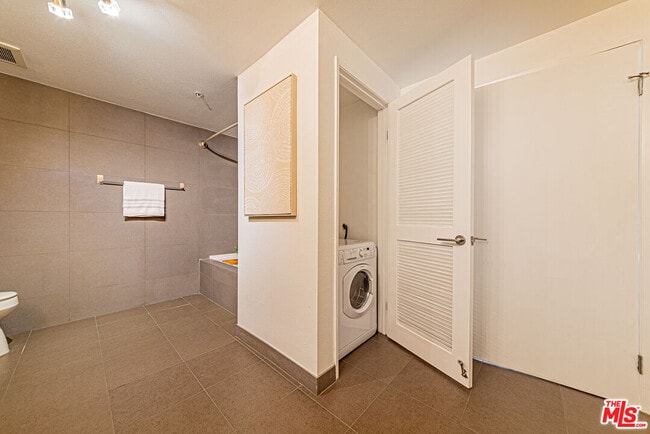 Building Photo - 1234 Wilshire Blvd