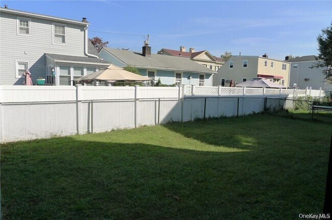 Building Photo - 156 Truman Ave