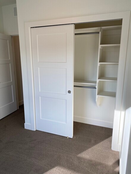 Building Photo - 6996 S Brookhill Dr