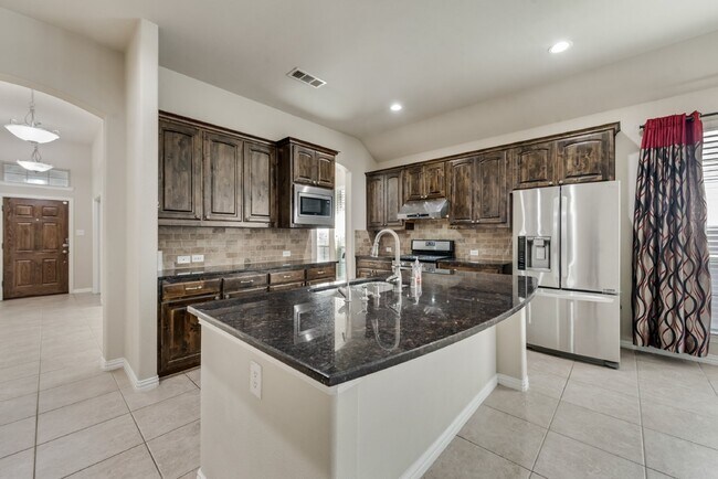Building Photo - Charming 3-Bedroom Home with 2 Full Baths ...