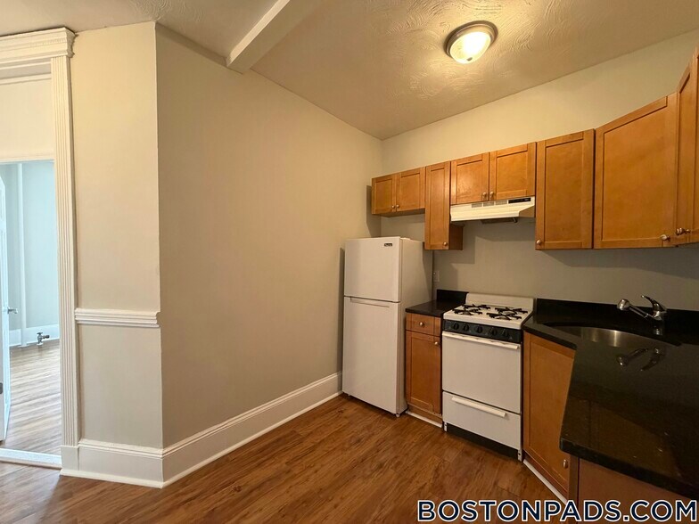 Building Photo - 38 Hemenway St