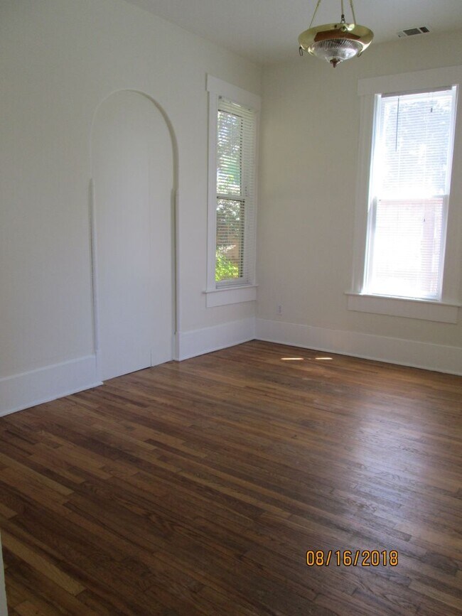 Building Photo - *DEPOSIT PENDING* Charming 2 Bedroom, 1 Bathroom with loft near Downtown.
