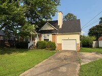 Building Photo - 2011 Windroe Dr