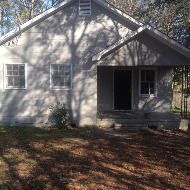 Building Photo - **UPCOMING**Two Bedroom / One Bathroom Hom...