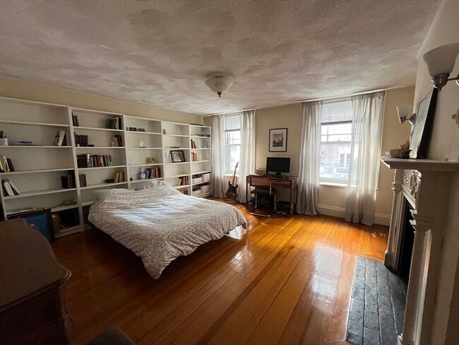 Building Photo - 15 Charles St