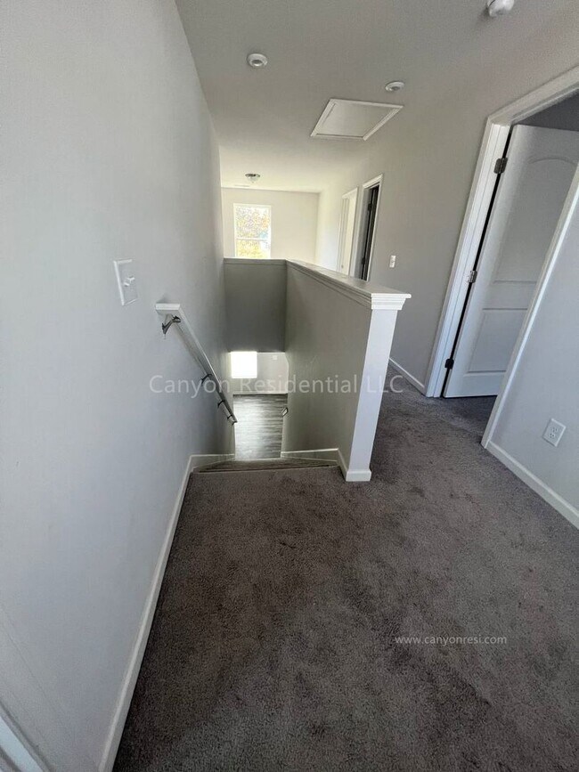 Building Photo - Beautiful 3b Room!Move in ready!
