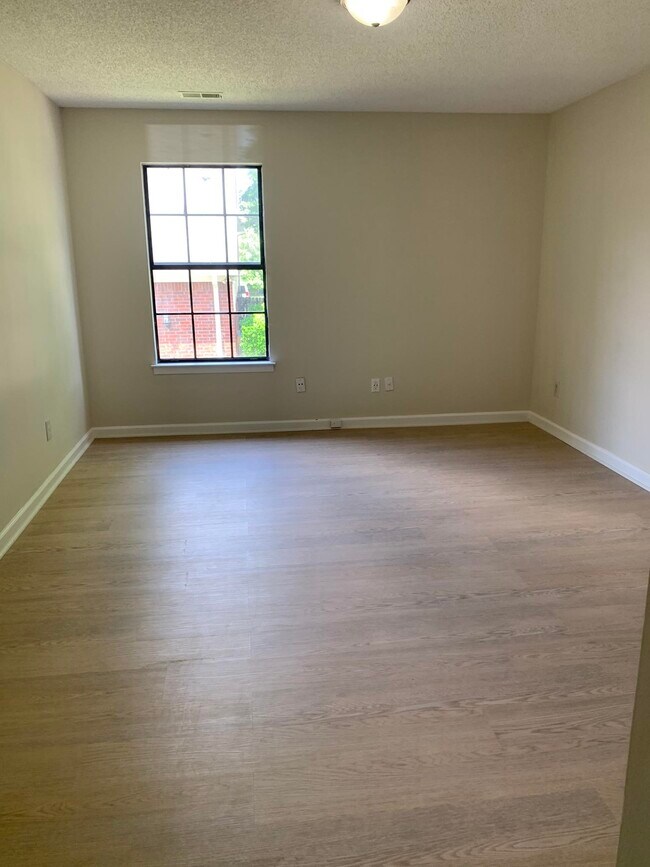 Building Photo - 1685 Oaken Bucket Dr
