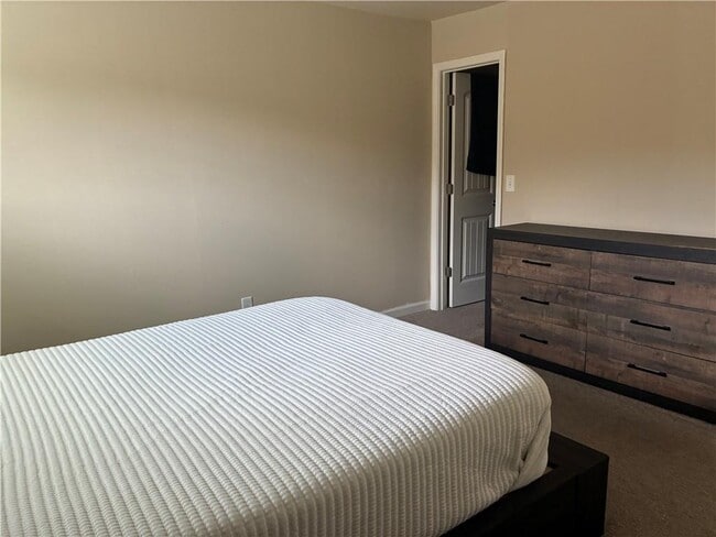 Building Photo - 1301 Rose Terrace Cir