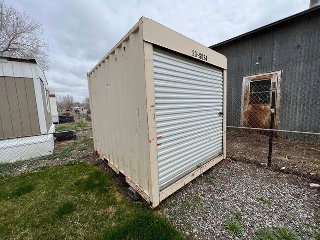 Building Photo - 3 Bedroom 2 Bath High-End Mobile Home with...