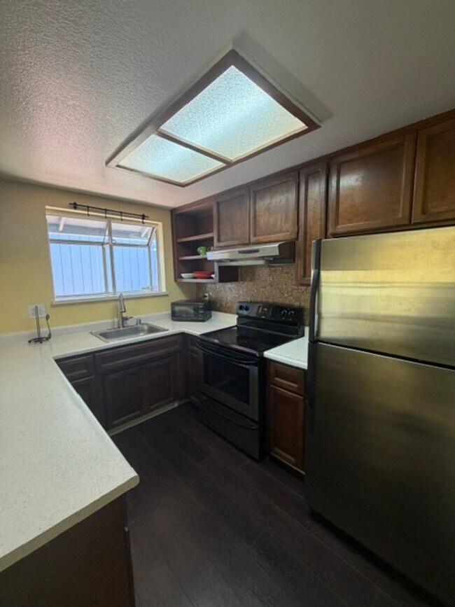 Building Photo - Charming 3 Bedroom + 2 Bathroom Half-Plex Near the American River in Fair Oaks: $2,375.00 + $100.00