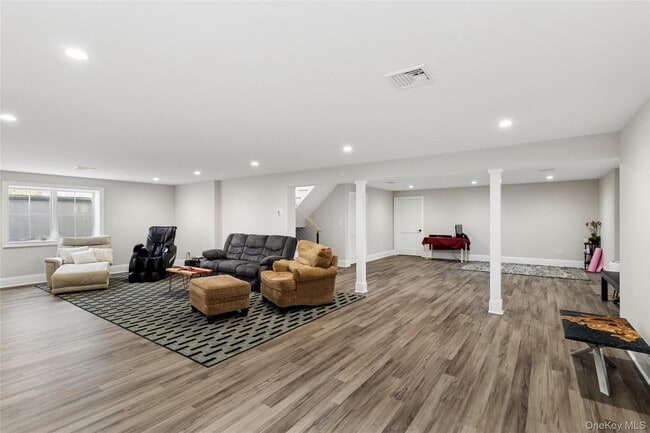 Building Photo - 47 Old Riverhead Rd