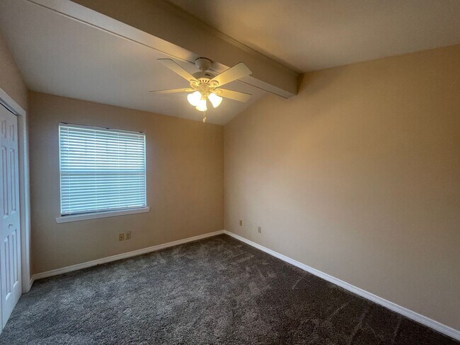 Building Photo - Sought after location so hurry!