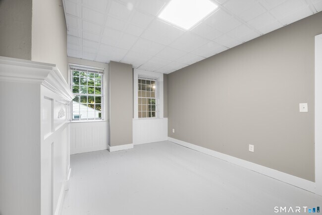 Building Photo - 161 Broadway