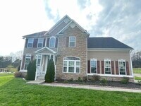 Building Photo - Crutcher Station home off Station Camp Blvd!