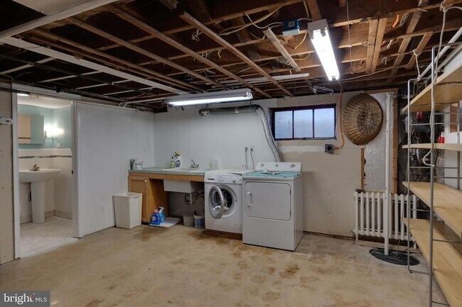 Building Photo - 2508 Davis Ave