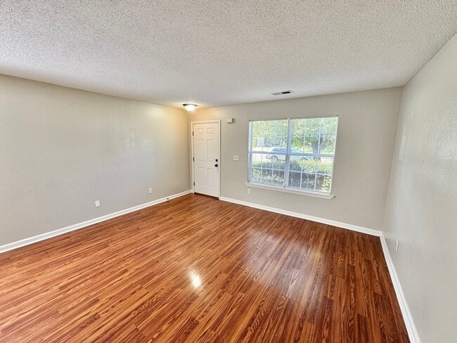 Building Photo - 4688 Northwood Hills Dr