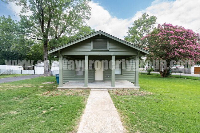 Building Photo - 1404 Clifton St