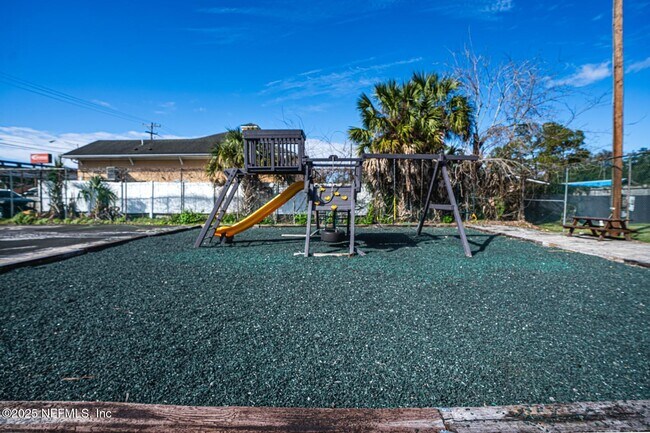 Building Photo - 1530 El Prado Rd