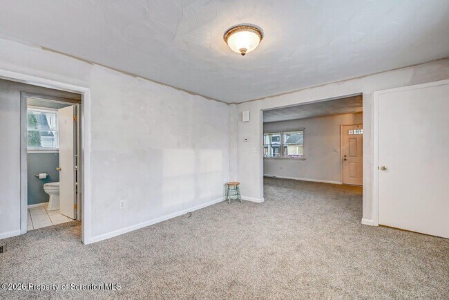 Building Photo - 454 Hickory St