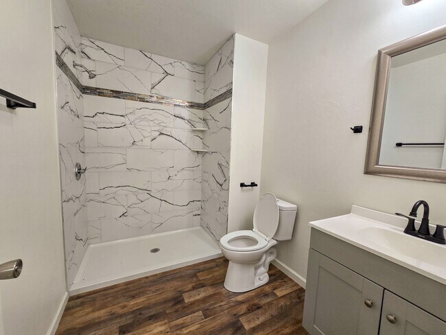 Building Photo - 3 Bedroom, 1 Bath Home in Shawnee!