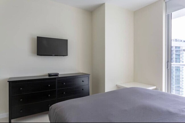 Building Photo - 501 Brickell Ave