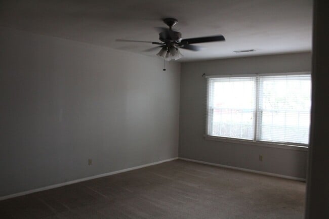 Building Photo - Spacious Home in High Point Terrace, on the Greenline