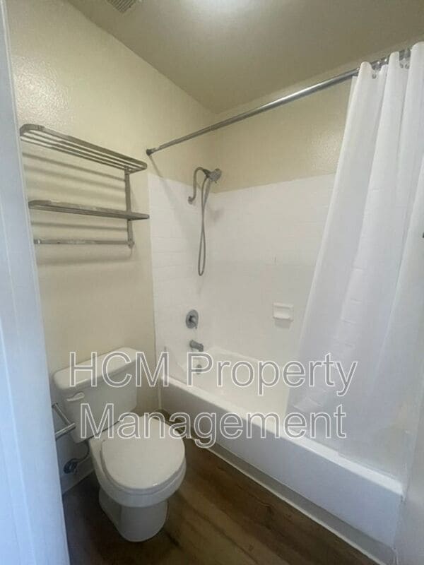 Building Photo - 8240 Whitsett Ave
