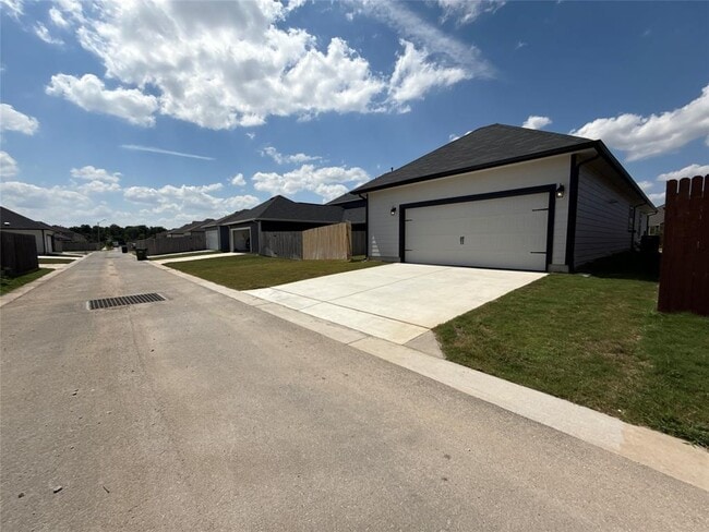 Building Photo - 211 Bethany Crk Dr