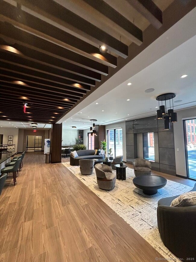 Building Photo - 711 Summer St