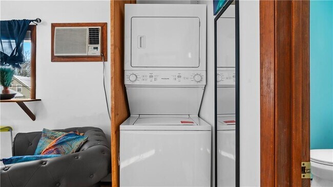 Building Photo - 22 High St