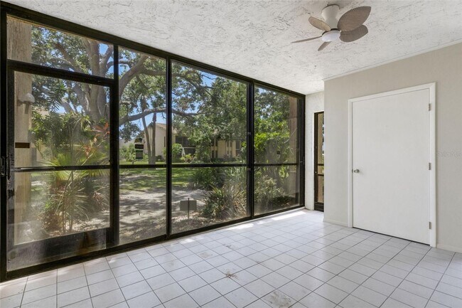 Building Photo - 2 Bed 2 Bath Unfurnished Condo - Sarasota